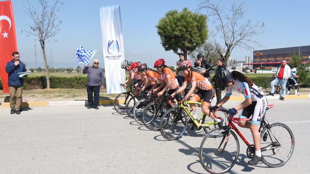 Yunusemre ev sahipliğinde bisiklet yarışı Madalya kazananlar belli oldu