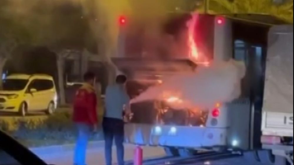 Alanya'da Halk Otobüsünde Motorda Yangın Çıktı!
