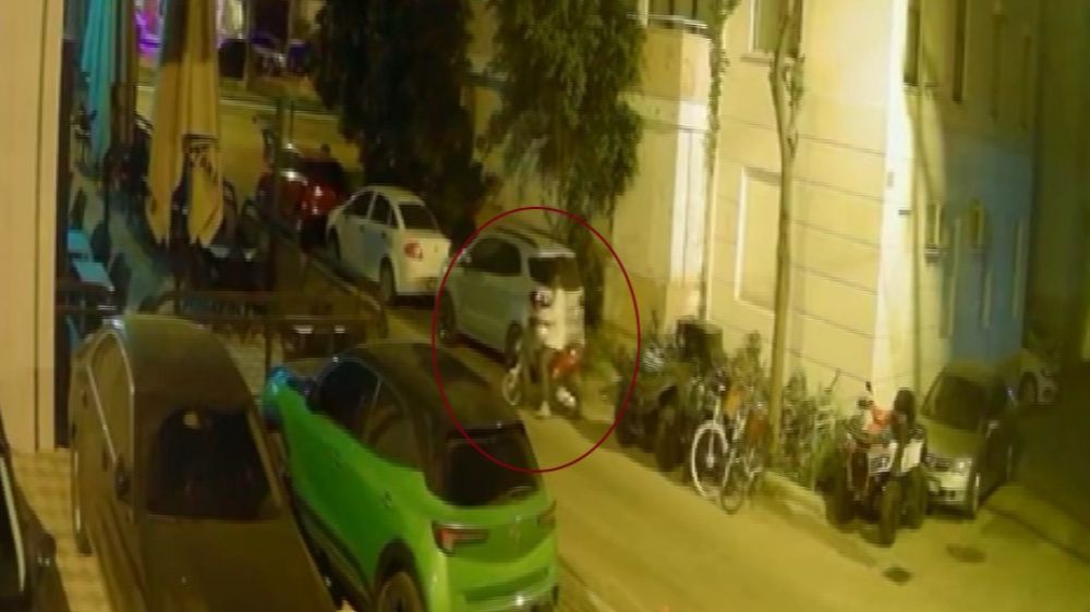 Alanya'da Motosiklet Hırsızlığı Güvenlik Kamerası Tarafından Kaydedildi