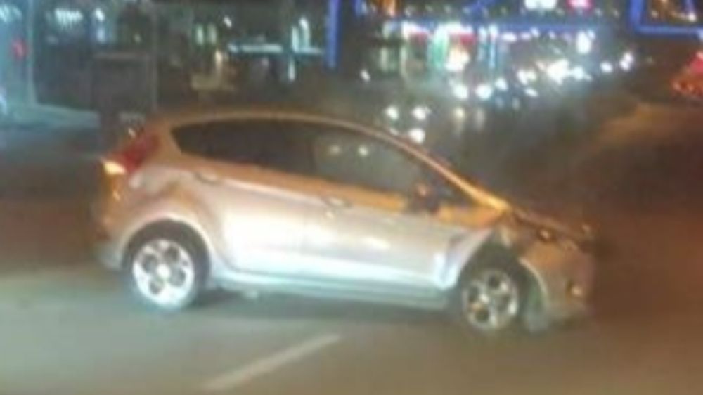 Ankara'da Trafik Kazası Anı Kamerada: Araç Bariyere Çarptı - Haberler