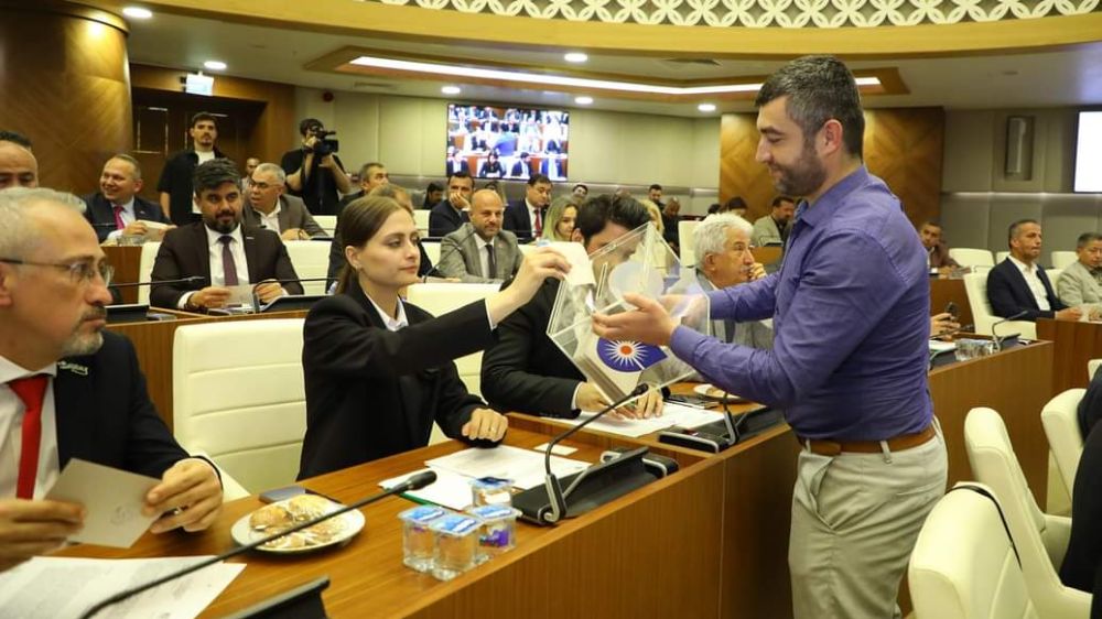 Antalya Büyükşehir ilk mecliste Komisyon ve birlik üyeleri belli oldu