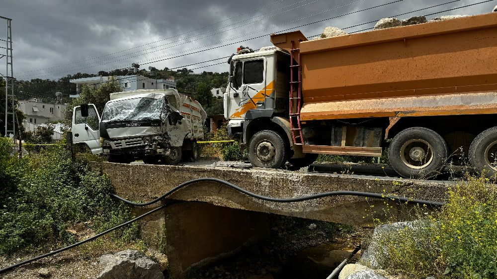 Antalya 'da kaza kamyon ile kamyonet çarpıştı