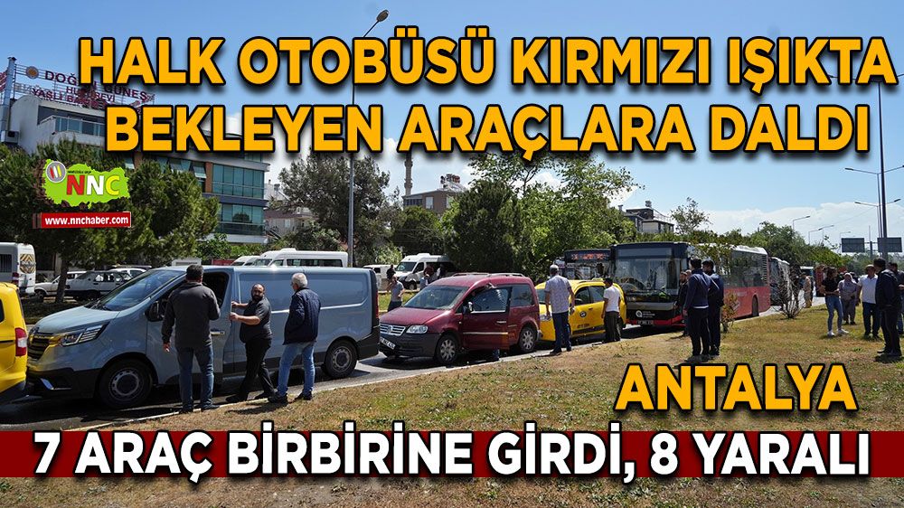 Antalya'da Trafik Işığında Korkunç Kaza! Kazada 8 yaralı