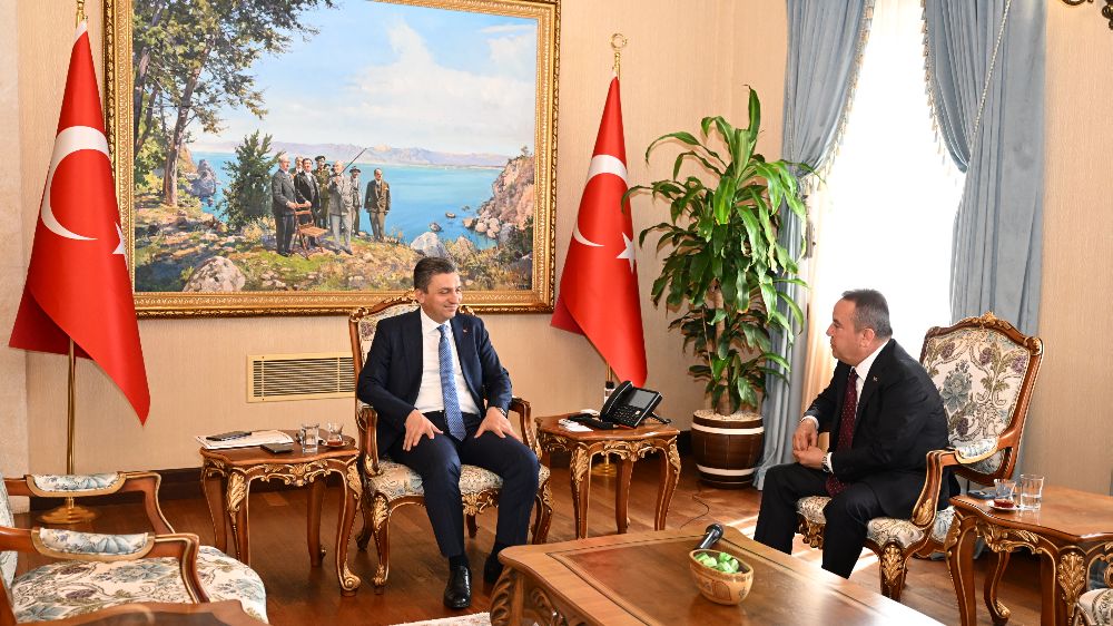 Başkan Böcek’in ilk protokol ziyareti Vali Şahin’e “Antalya’mız için hep birlikte çalışmaya devam edeceğiz”