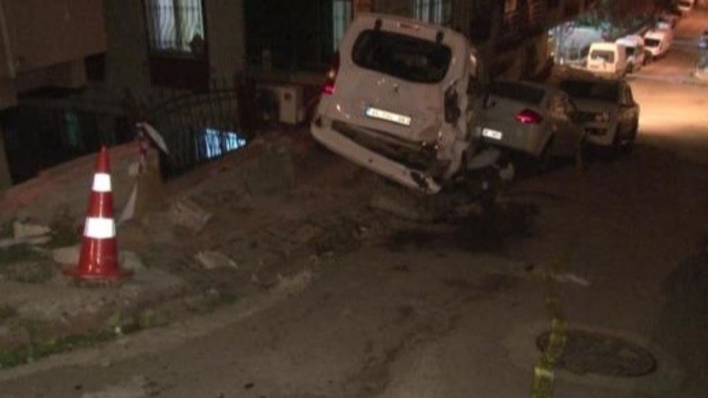 Çekmeköy'de Trafik Kazası: Çöp Kamyonu Kontrolden Çıktı