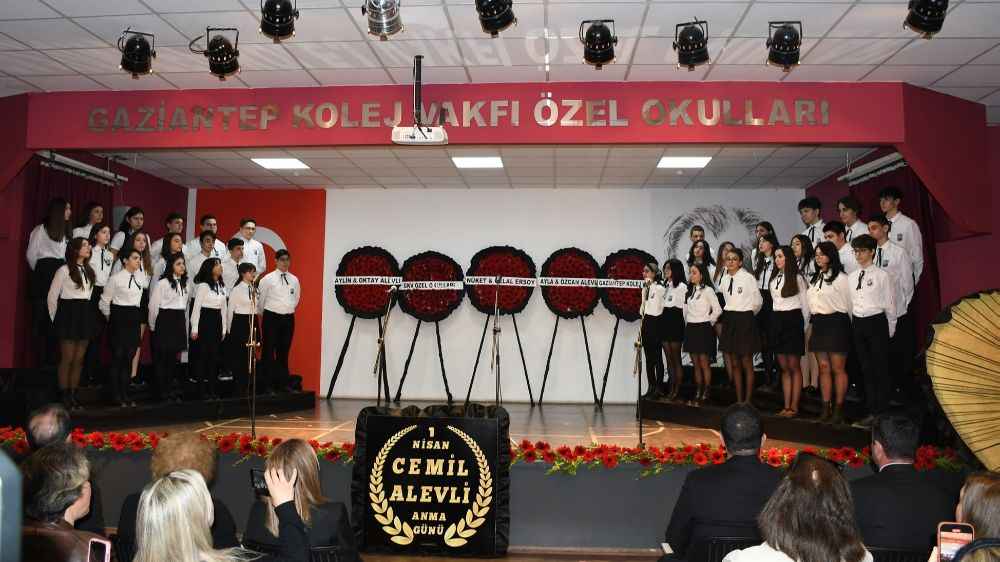 “Cemil Alevli’nin eseri Gaziantep Kolej Vakfı Özel Okulları 60. Yaşında”