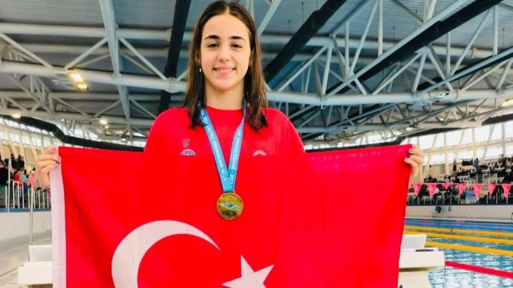 Edirneli Genç Yüzücü Beyza Işık, Bulgaristan'da Zirveye Uçtu