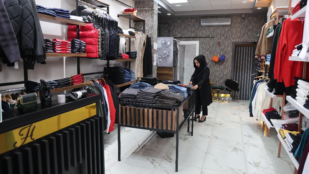 Elazığ'da Pişkin Hırsızlar: Mağazadan Alışveriş Yapar Gibi Çıktılar - Haberler