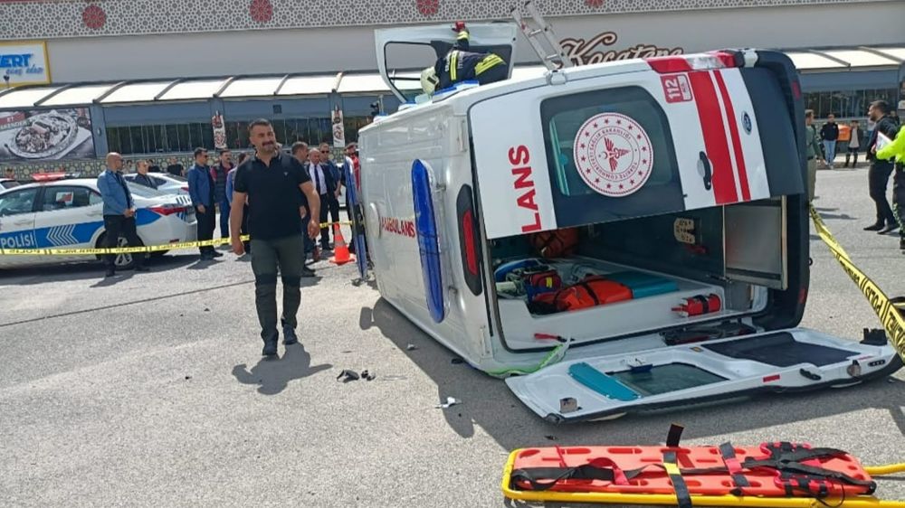 Erzincan'da Ambulans İle Otomobil Kafa Kafaya Geldi!