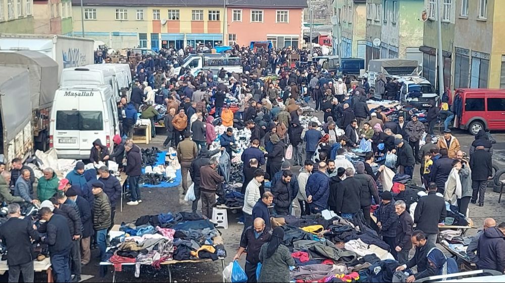 Erzurum'da Bayram Öncesi Alışveriş Coşkusu: Mahallebaşı Pazarı Canlanıyor - Haberler