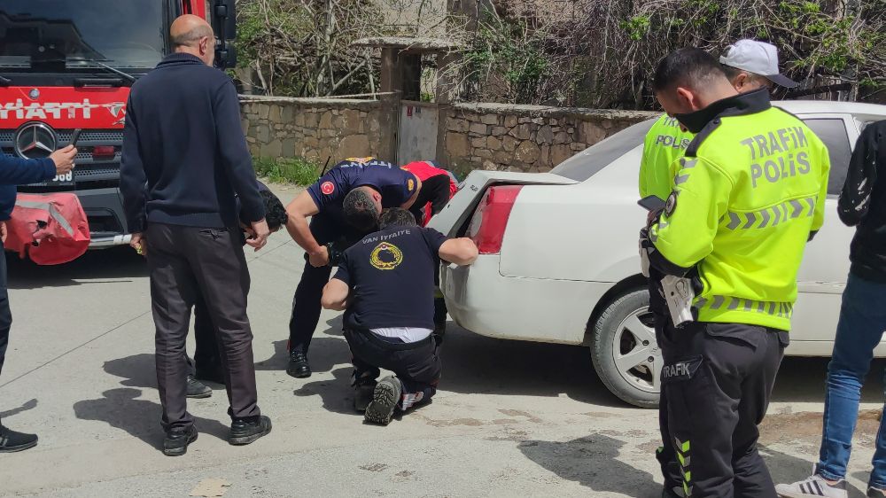 İpekyolu'nda Trafik Kazası: 3 Yaralı