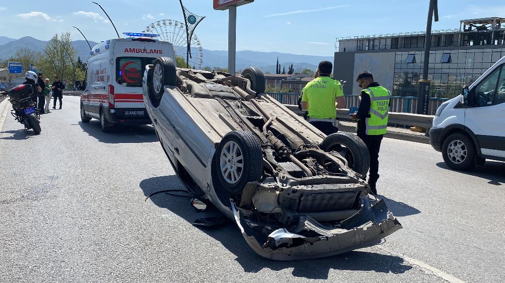 İzmit'te Köprü Üzerinde Meydana Gelen Trafik Kazasında Bir Kişi Yaralandı - Haberler 