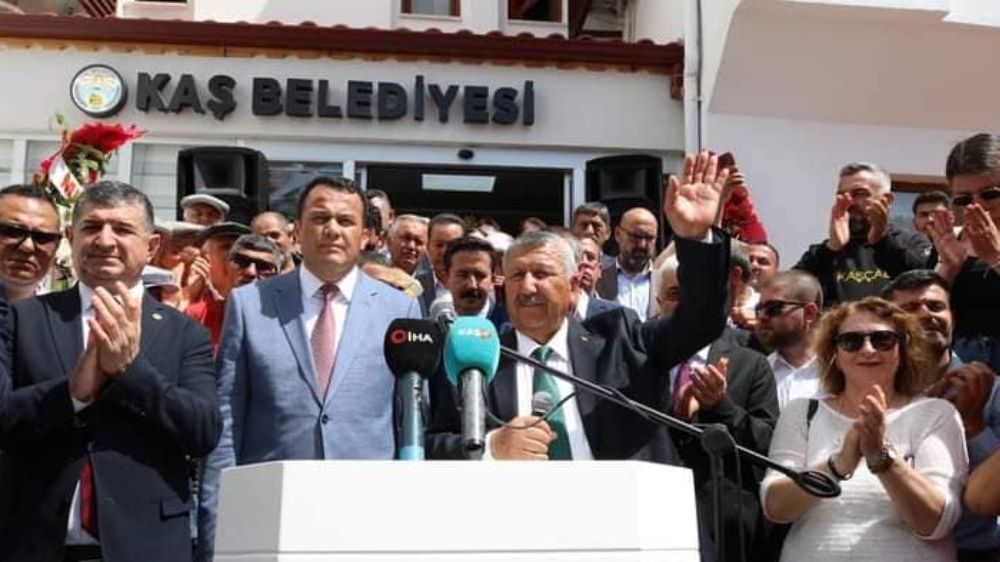Kaş Belediye Başkanı Erol Demirhan görevi devraldı. Erol Demirhan Kimdir