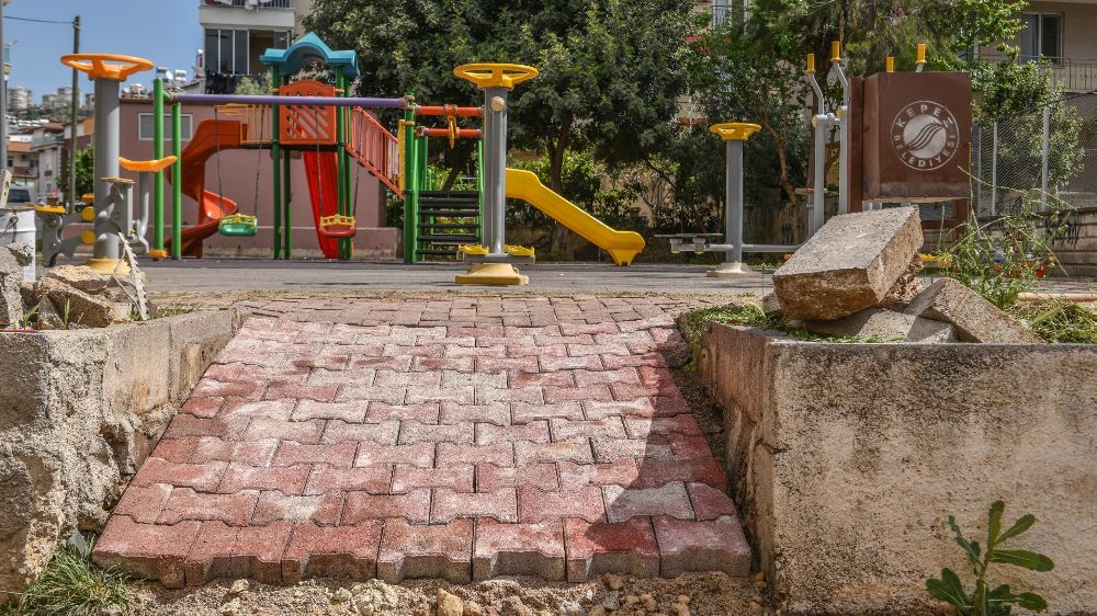 Kepez Belediyesi, Tekerlekli Sandalye Kullananlar için Parka Giriş Sorununu Çözdü