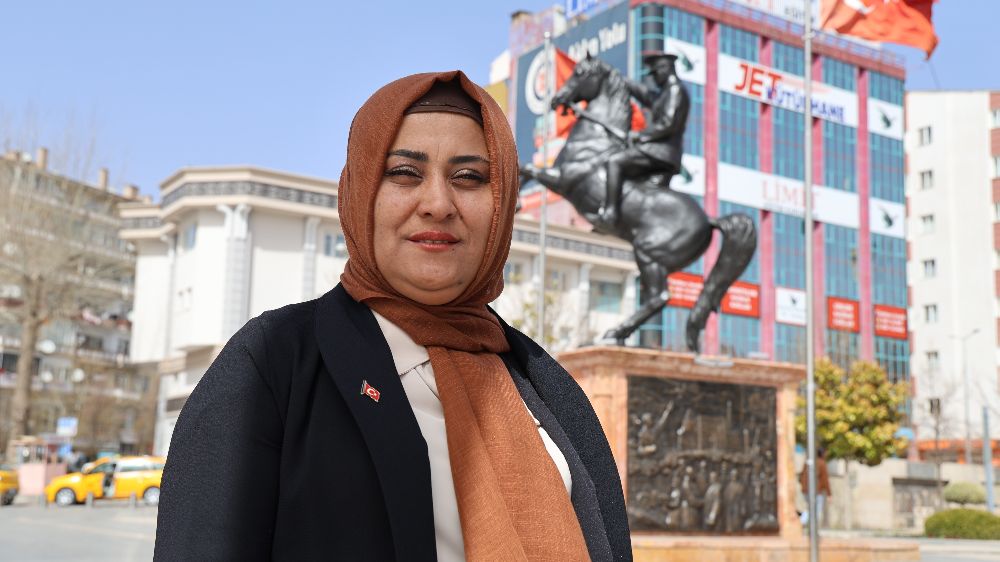 Kırşehir'in en büyük mahallesine kadın eli
