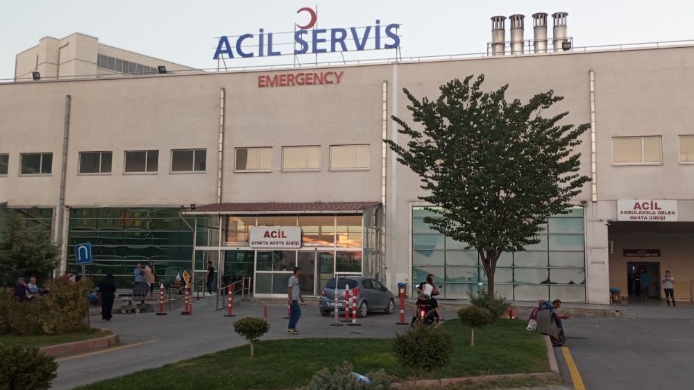 Malatya'da Maliye Binası Önünde Bıçaklı Kavga: Bir Kişi Yaralandı - Haberler