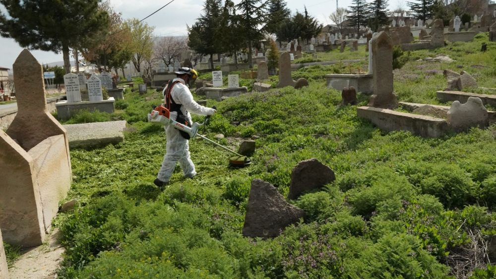 Melikgazi Belediyesi Mezarlıkları Bayrama Hazırlıyor - Haberler