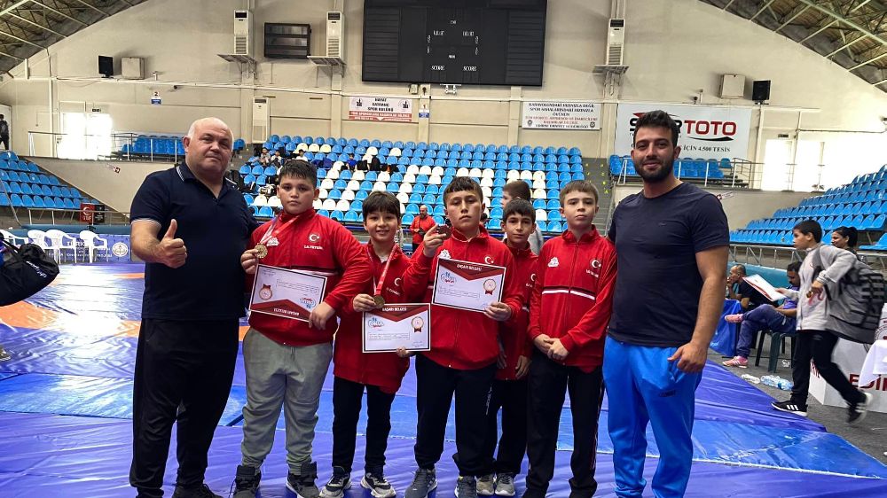  Ortaokulu öğrencisi  İsmail Alp Yetgin 80 kilogramda Türkiye Şampiyonu oldu 