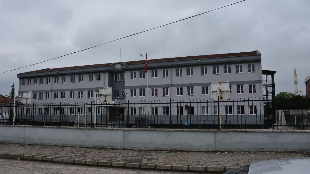 Sakarya’daki Eğitimciler, Okul Müdürü ve Yardımcısının Darp Edilmesini Kınadı