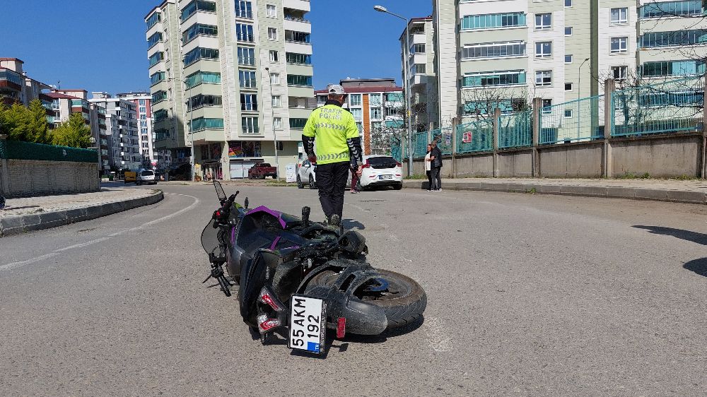 Trafik Kazası Samsun'da: Motosiklet ile Otomobil Çarpıştı, 1 Yaralı! - Haberler