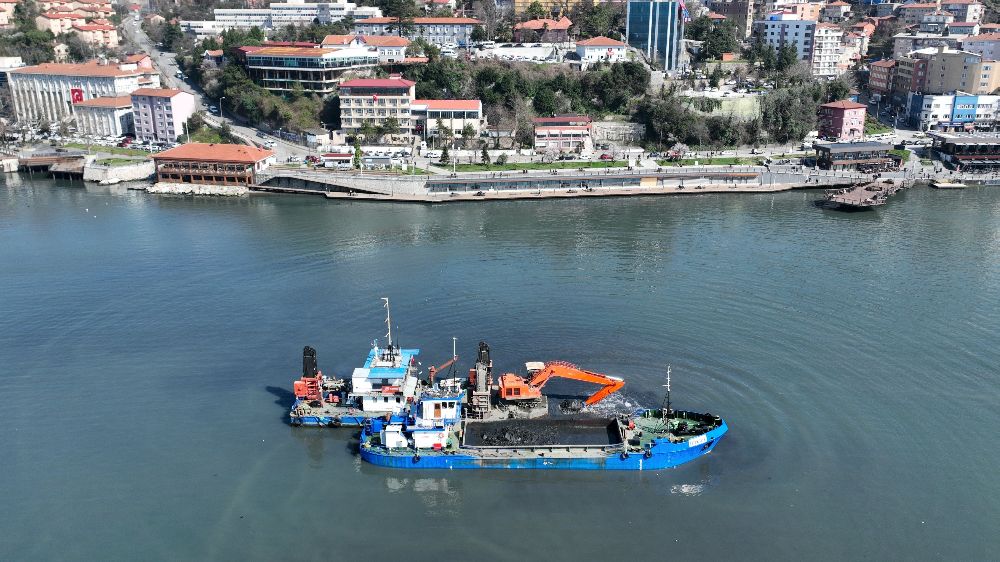 Zonguldak Limanı’nı temizleniyor