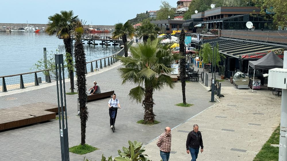 Zonguldak'ta Hava Yazı Aratmadı! Sahile Akın Ettiler