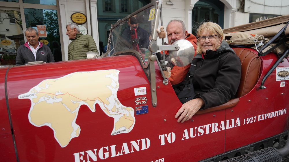 100 Yıllık Klasik Araba ile Dünya Turu: İngiliz Çift Samsun'da İlgi Odağı Oldu