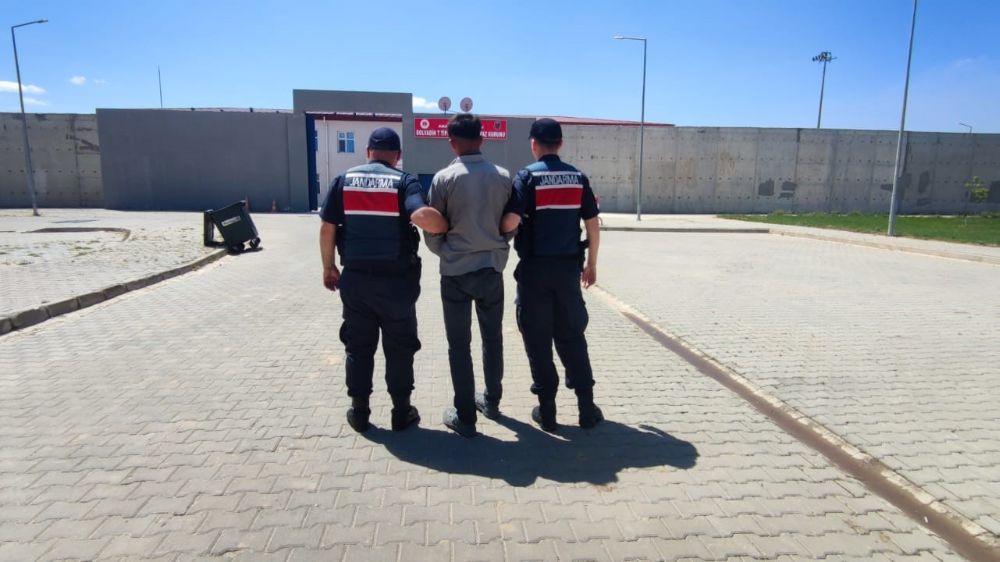 Afyonkarahisar’da aranan şahıs polisin dikkatli çalışması sonucu yakalandı 