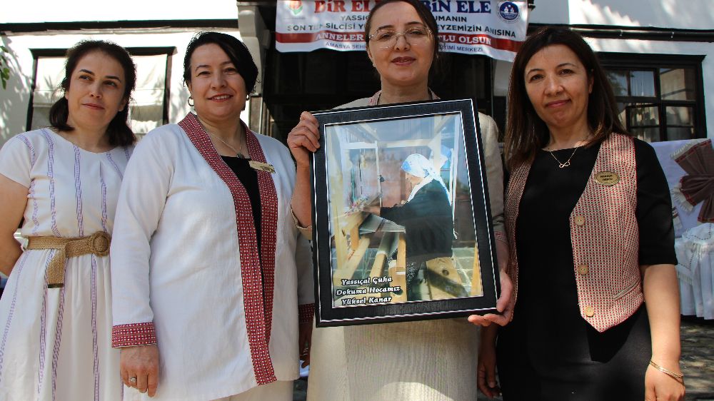 Amasya'da Anneler Gününde Yassıçal Çuha Sanatı Sergisi Açıldı!