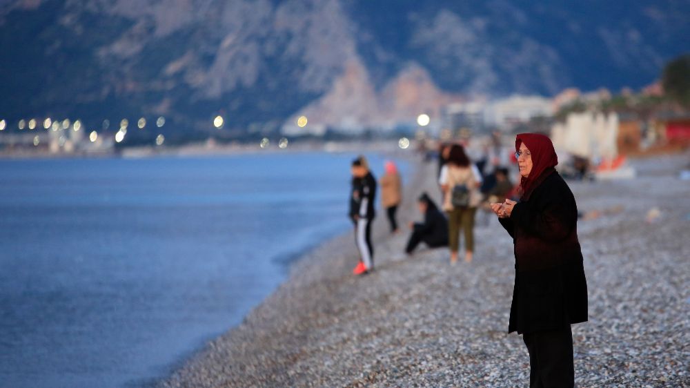  Antalya'da Hıdırellez  Kutlamaları Konyaaltı Sahili'nde Başladı