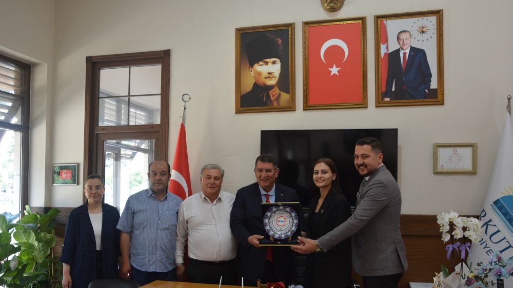 Antalya Esnaf ve Sanatkârlar Odaları Birliği Başkanı Adlıhan Dere Korkuteli Belediye Başkanı Saniye Caran'ı Ziyaret Etti