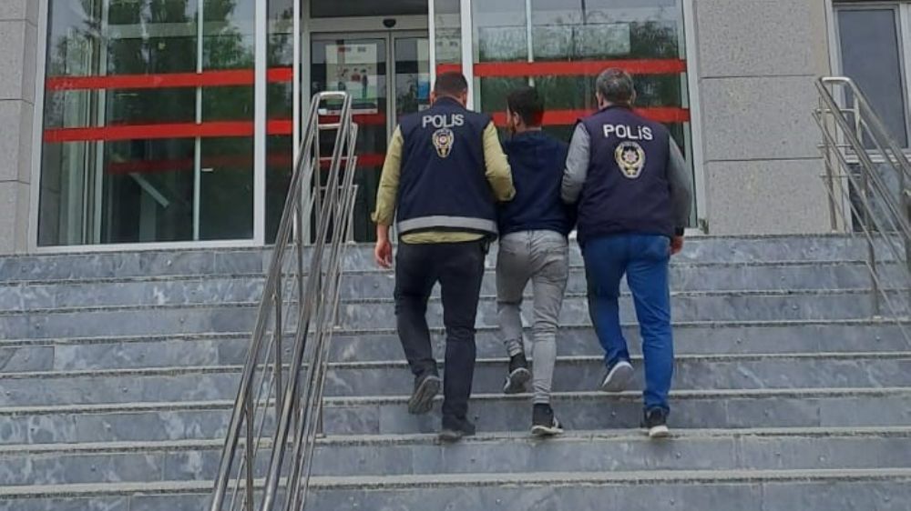 Aranan Şahıs Polis Takibinde Yakalandı