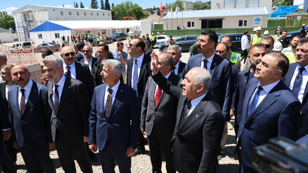 Azerbaycan Başbakanı Asadov, Azerbaycan Mahallesi inşaat alanında incelemelede