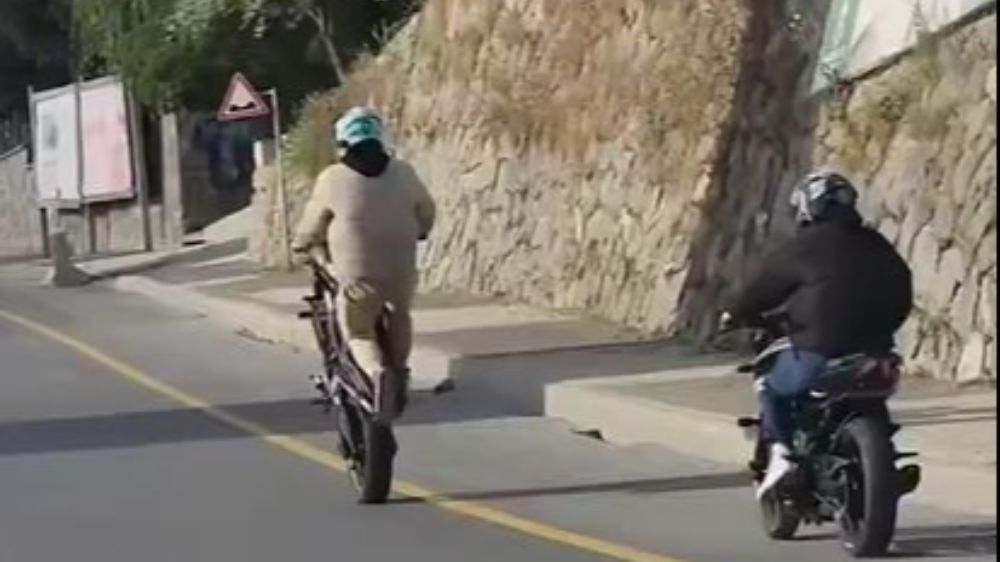 Başakşehir’de  plakası kapalı bir şekilde motosiklet kullanan şahıs paniğe neden oldu 