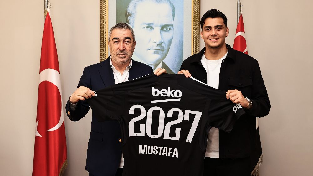 Beşiktaş Genç Oyuncunun Sözleşmesini Yeniledi