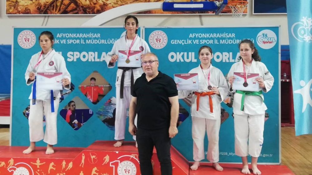 Bilecikli Judocu Buğlem Heybetloğlu, Okul Sporları Şampiyonasında Başarıya Ulaştı!