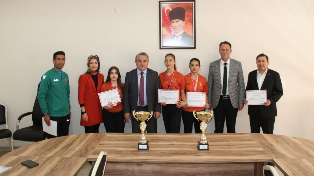 Bozüyüklü sporcular Türkiye 3'üncüsü oldu.