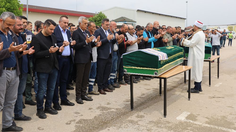 Bursa'da trafik kazasında hayatını kaybeden iki belediye çalışanı için tören düzenlendi