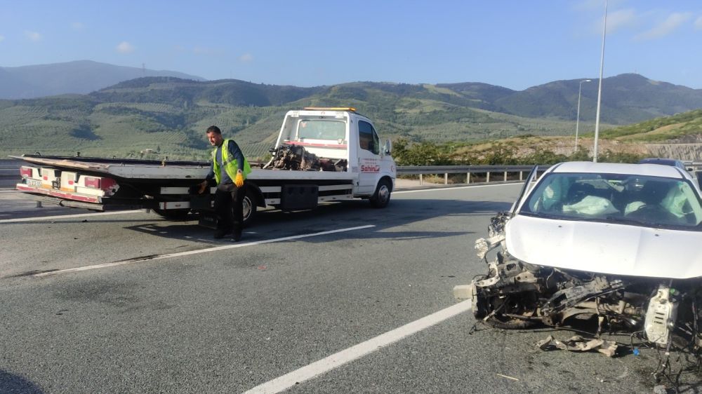 Bursa Gemlik'te otomobil kaza yaptı