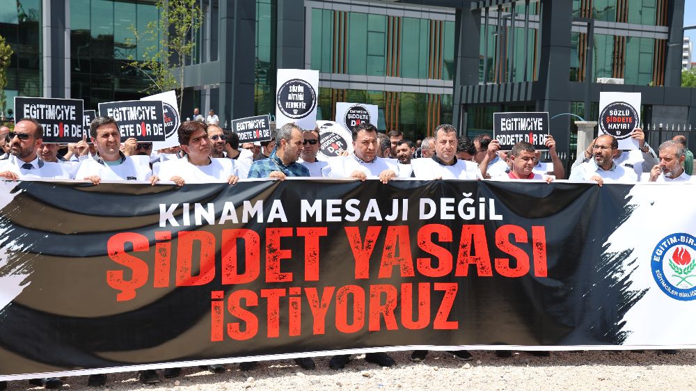  Diyarbakır’da eğitim sendikaları eğitimcilere şiddete dikkat çekti