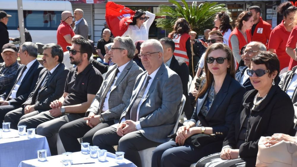 Edremit Belediye Başkanı Mehmet Ertaş Engelliler Haftasında onları yalnız bırakmadı