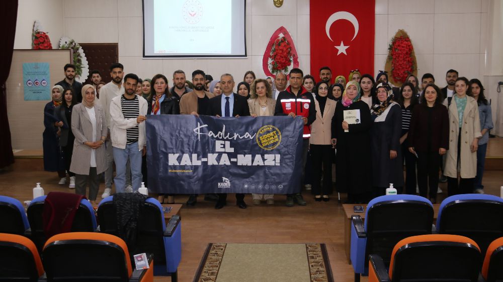 Elazığ'da Fırat Üniversitesi Eğitim Fakültesi öğretmen adaylarına seminer verildi 