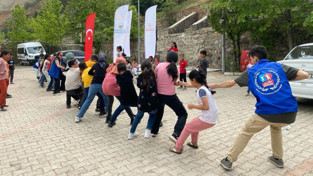 Elazığ'da Gençlik Merkezi, Maden Atatürk Ortaokulu'nda Aktiviteler Düzenledi