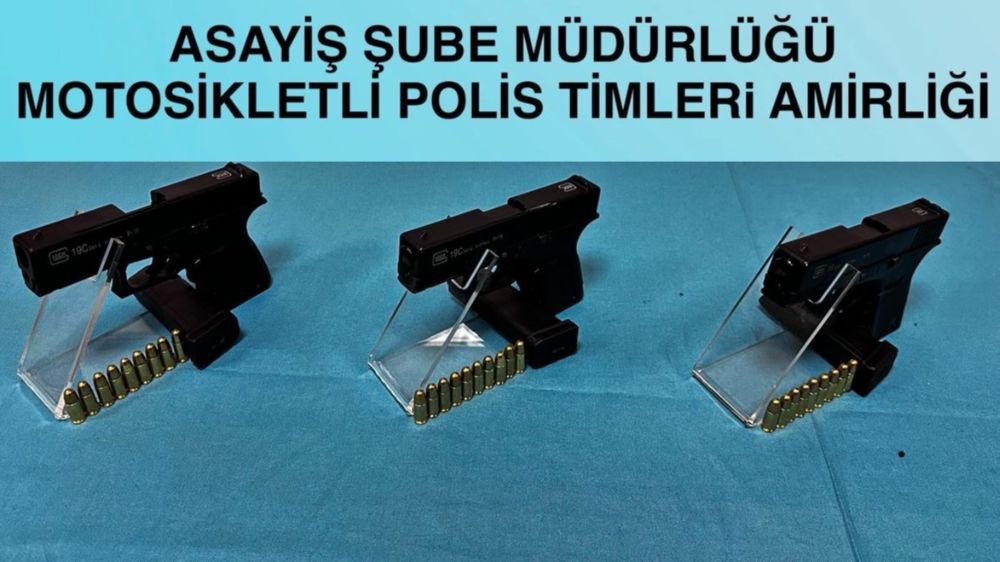 Eskişehir’de polisin  rutin uygulama sırasında bir araçta 3 adet ruhsatsız tabanca ile 28 fişek ele geçirildi