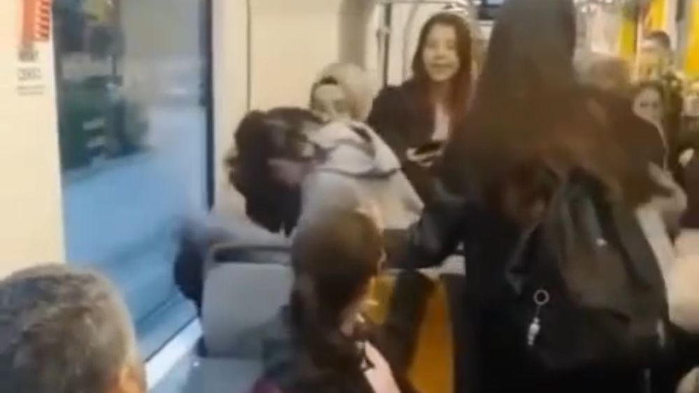 Eskişehir’de  tramvayda  çıkan kavgada kadın yolcu darbe aldı 