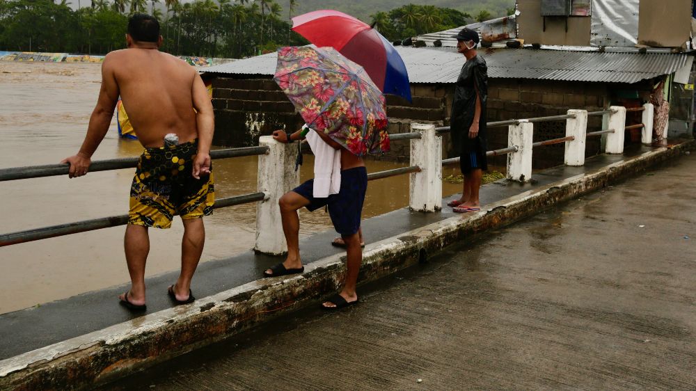 Filipinler'i vuran Aghon Tayfunu’nda ölü sayısı 7’ye yükseldi