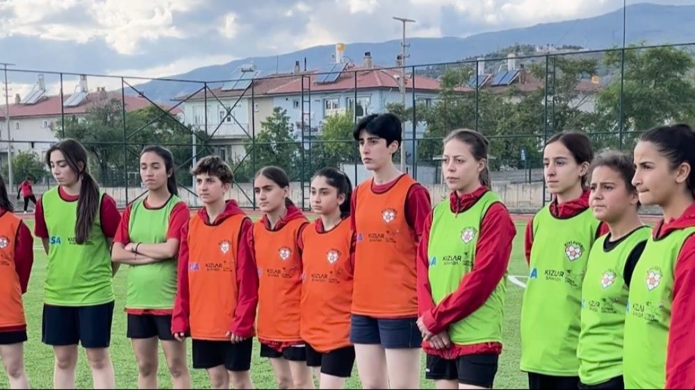 Gençlergücü Kadın Futbol Takımı, 2. Lig'de Erzincan’ı temsil ediyor