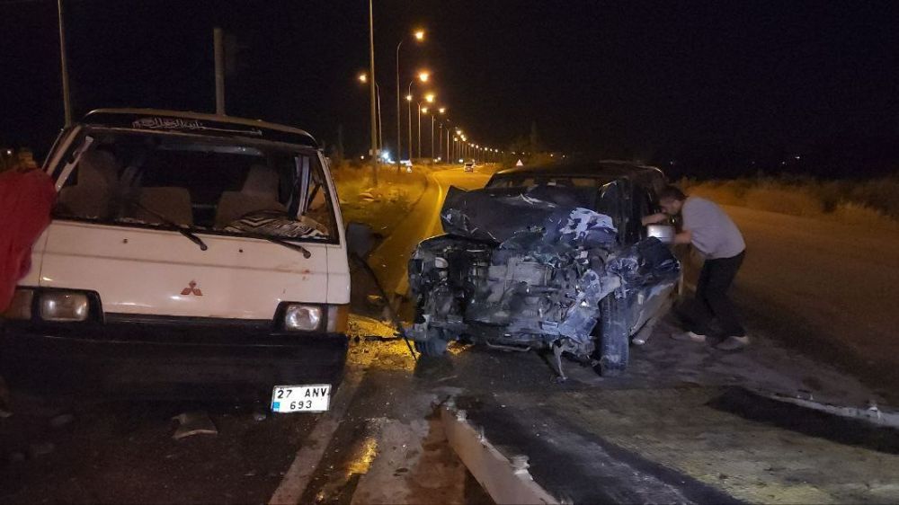 Hassa'da 2 araç çarpıştı, 2 kişi yaralandı
