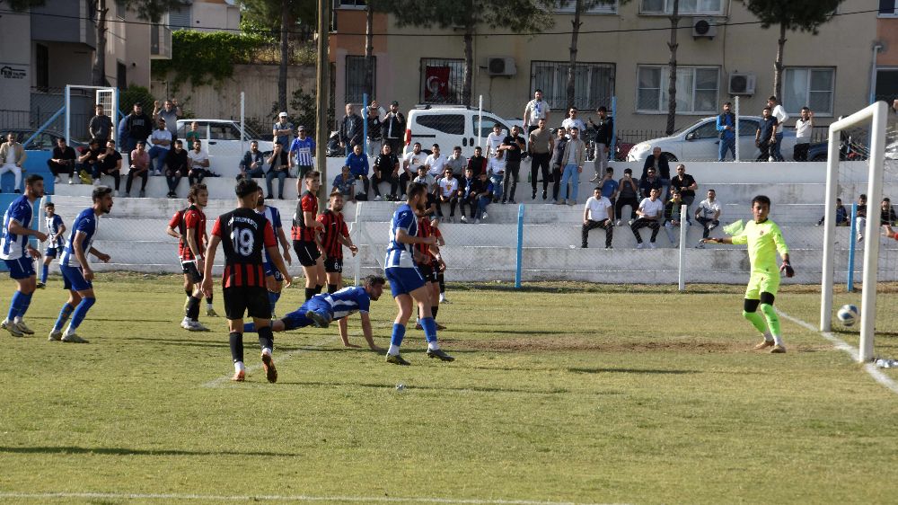 Helvacıspor, Çiğli Belediyespor'u 2-0 mağlup etti.