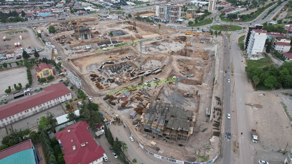 Kahramanmaraş'da yıkım çalışmaları devam ediyor 